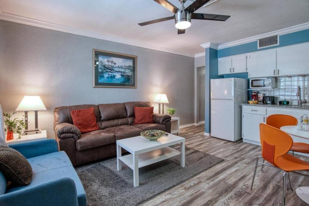 Sunset Beach Suites Of Madeira Beach! Pet Friendly Summer Getaway! Steps To Beach! - Suite 10 圣徒皮特海滩 外观 照片