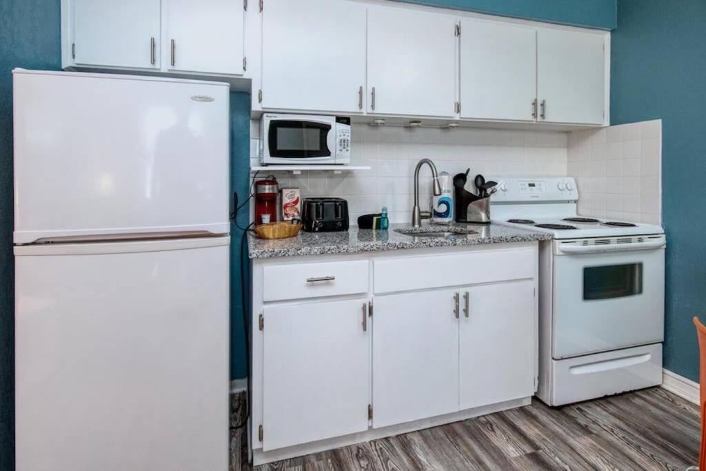 Sunset Beach Suites Of Madeira Beach! Pet Friendly Summer Getaway! Steps To Beach! - Suite 10 圣徒皮特海滩 外观 照片