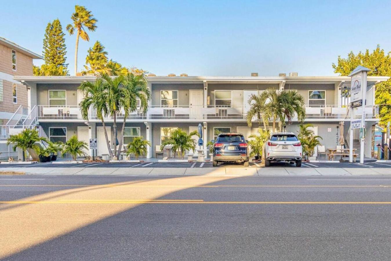 Sunset Beach Suites Of Madeira Beach! Pet Friendly Summer Getaway! Steps To Beach! - Suite 10 圣徒皮特海滩 外观 照片